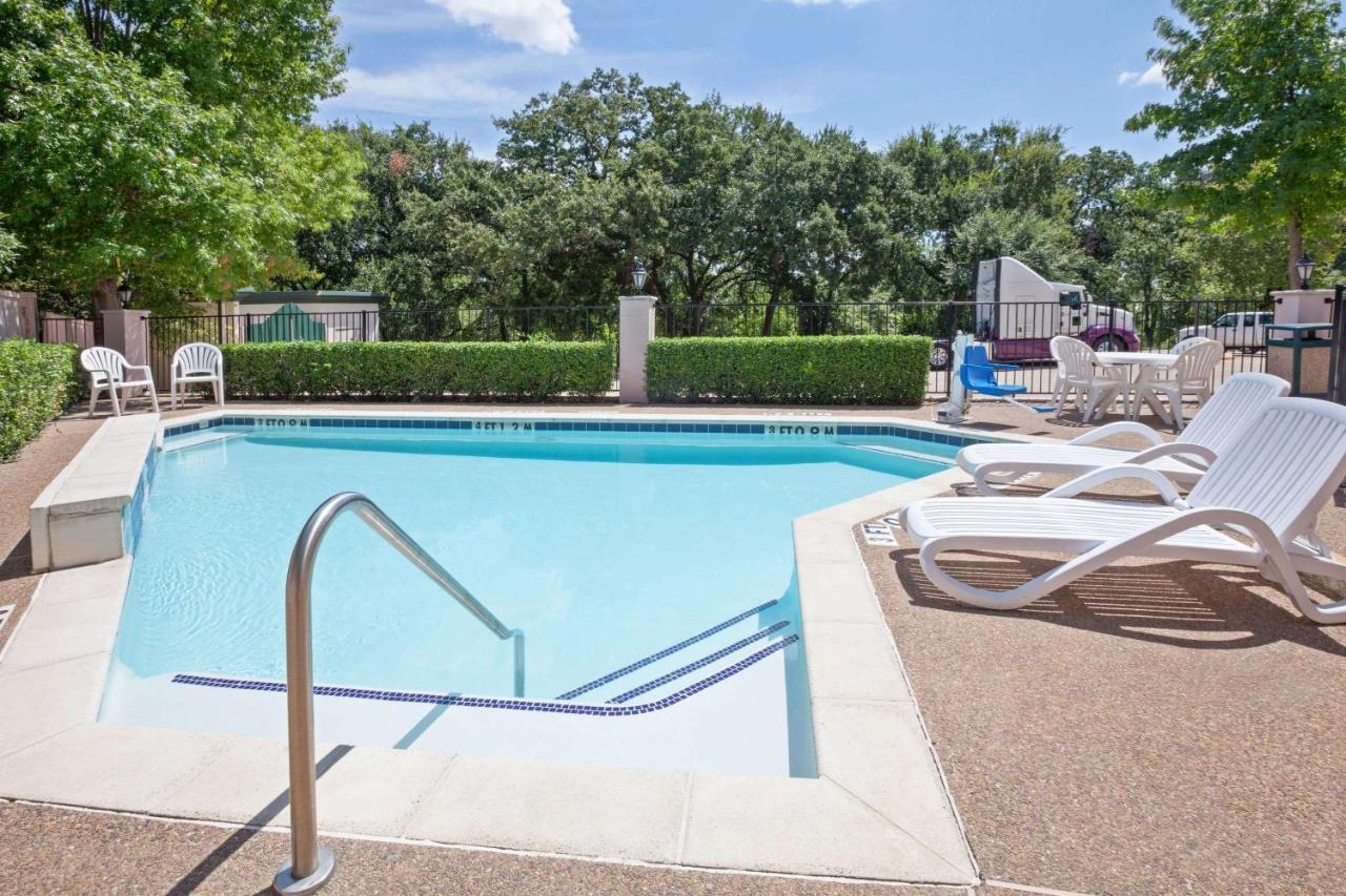 Holiday Inn Express & Suites Arlington North - Stadium Area By Ihg Extérieur photo
